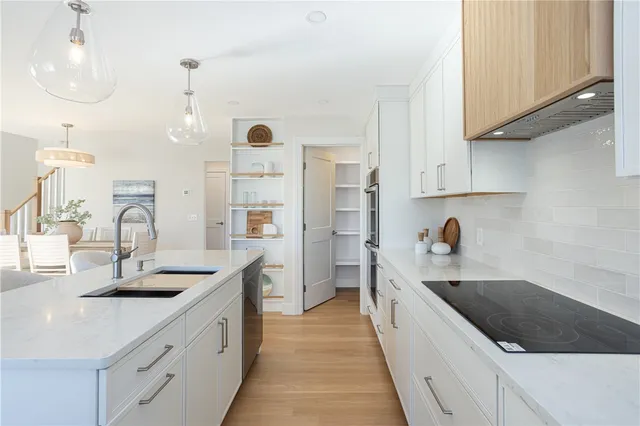 $1,250,000 | 10 Mt Hope Avenue, Portsmouth, RI 02871