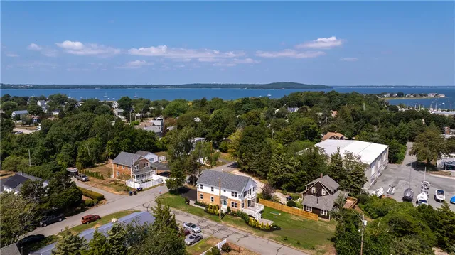 $1,250,000 | 10 Mt Hope Avenue, Portsmouth, RI 02871