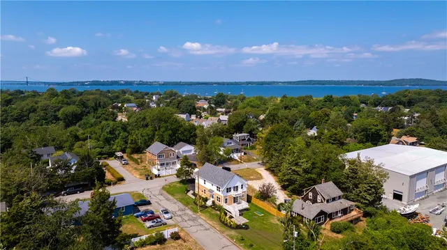 $1,250,000 | 10 Mt Hope Avenue, Portsmouth, RI 02871