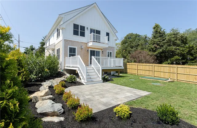 $1,250,000 | 10 Mt Hope Avenue, Portsmouth, RI 02871