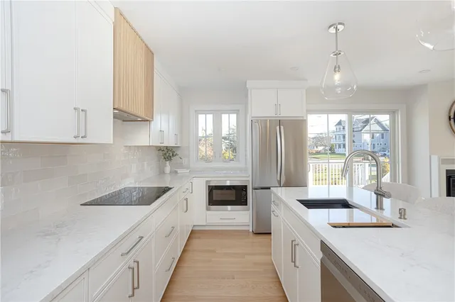 $1,250,000 | 10 Mt Hope Avenue, Portsmouth, RI 02871