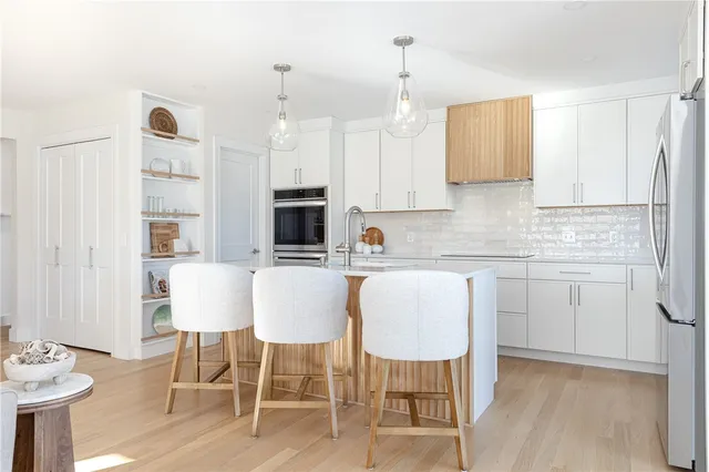 $1,250,000 | 10 Mt Hope Avenue, Portsmouth, RI 02871