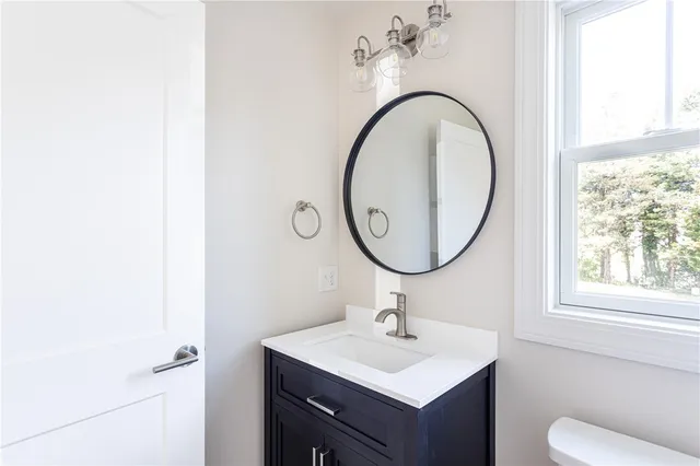 $1,250,000 | 10 Mt Hope Avenue, Portsmouth, RI 02871