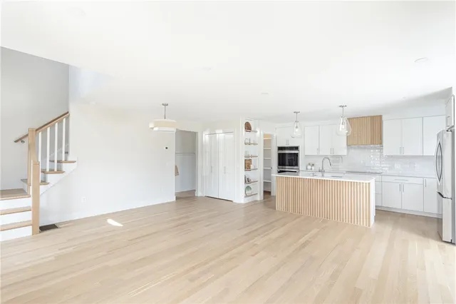 $1,250,000 | 10 Mt Hope Avenue, Portsmouth, RI 02871