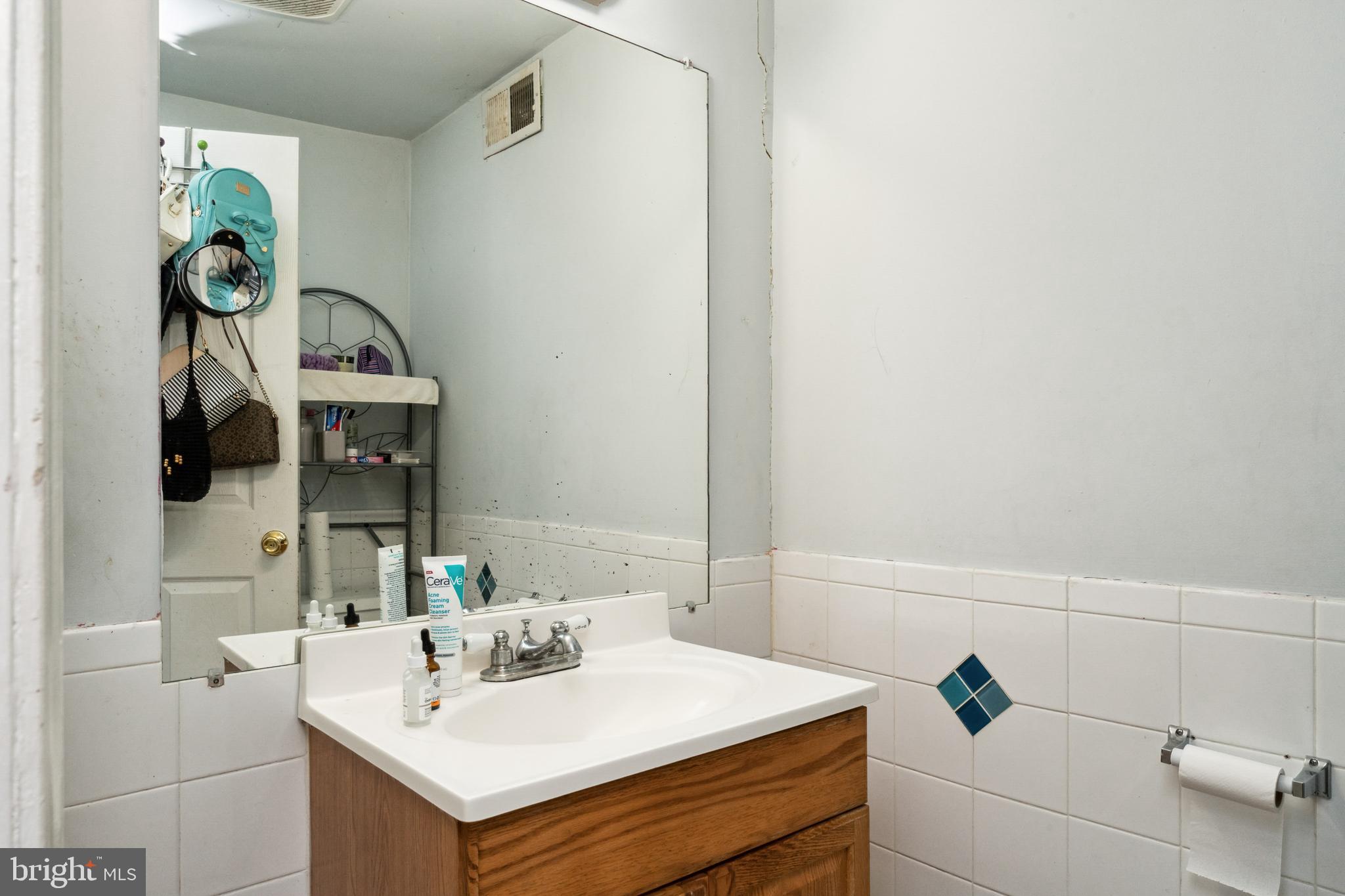 8502 Adelphi Road Adelphi, MD 20783 - Photo 17 of 48