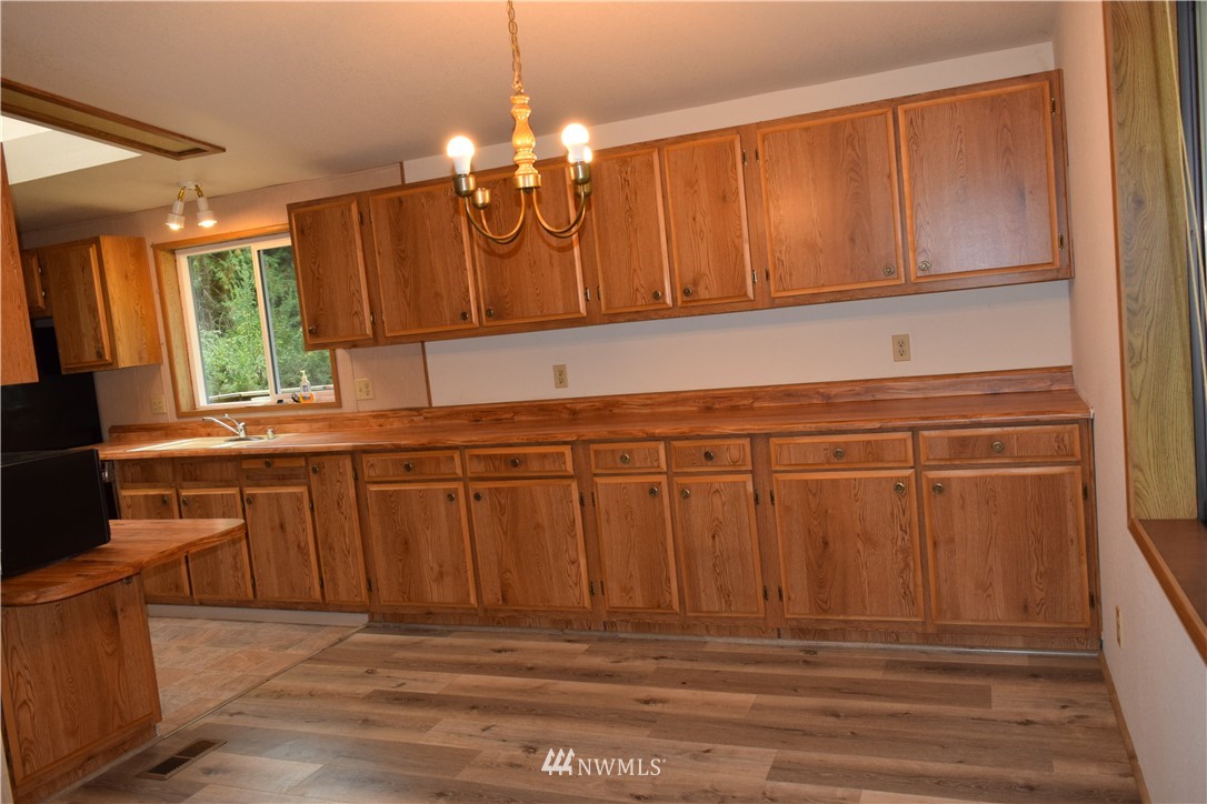 457 Storm Road Castle Rock, WA 98611 - Photo 5 of 21 Gallery Image 5