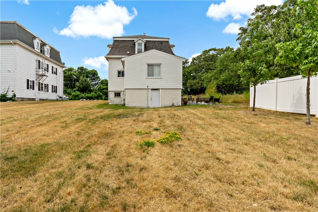 4 Fish Road Tiverton, RI 02878 - Photo 7 of 37