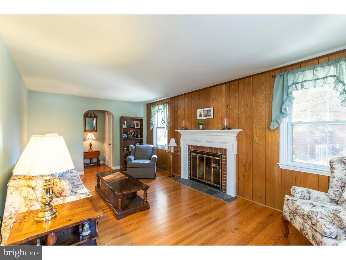261 Rambling Way Springfield, PA 19064 - Photo 12 of 21 Living Room