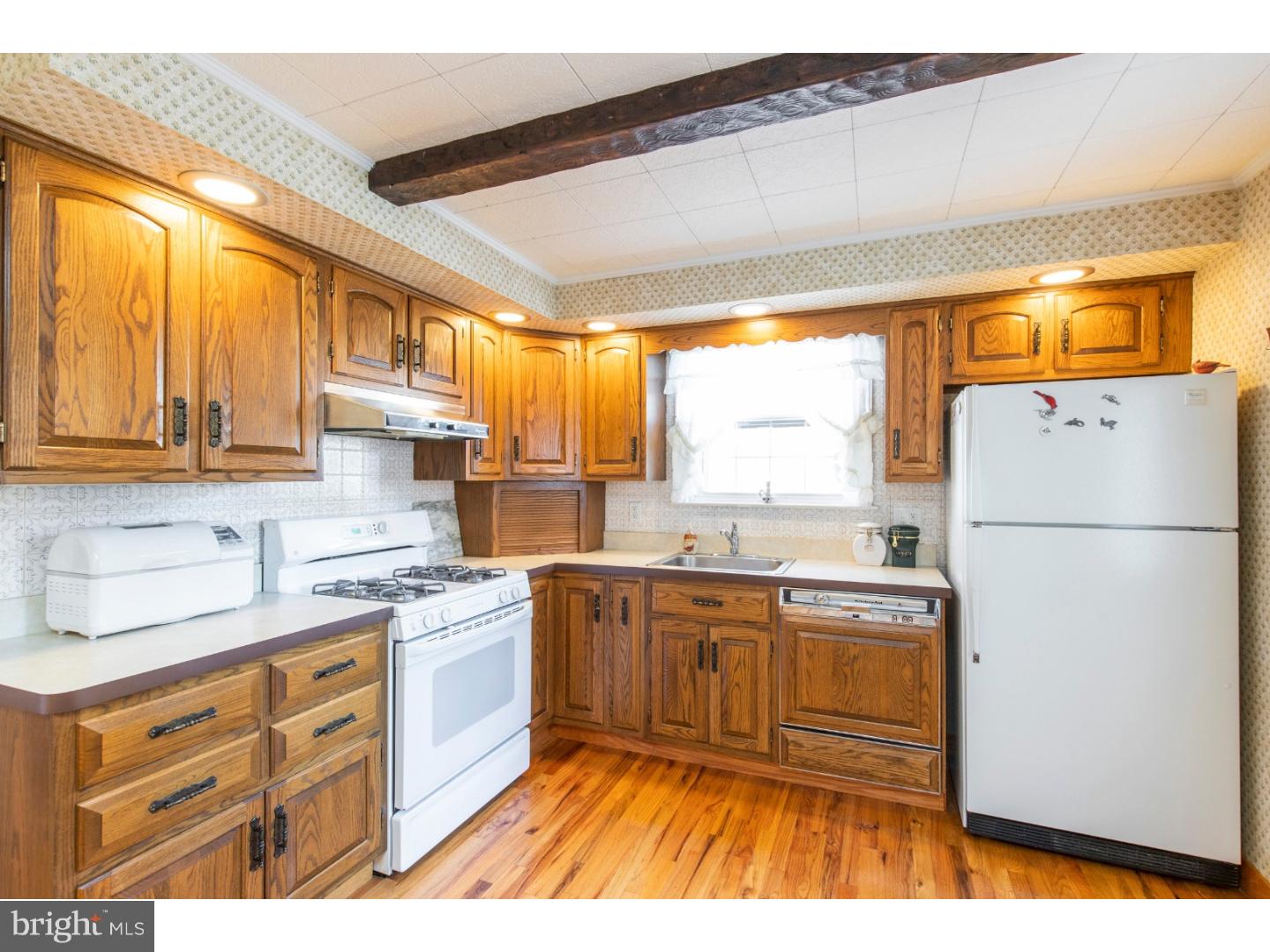 261 Rambling Way Springfield, PA 19064 - Photo 8 of 21 Kitchen