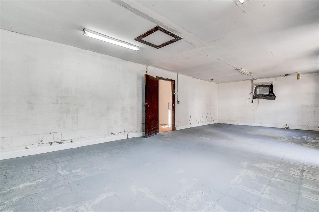 6234 Neff Lake Road Brooksville, FL 34601 - Photo 39 of 59 an empty room with ceiling fan and windows