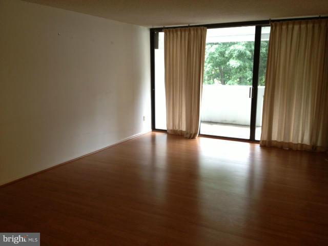 6101 Edsall Road, Unit 310 Alexandria, VA 22304 - Photo 3 of 10 Living Room