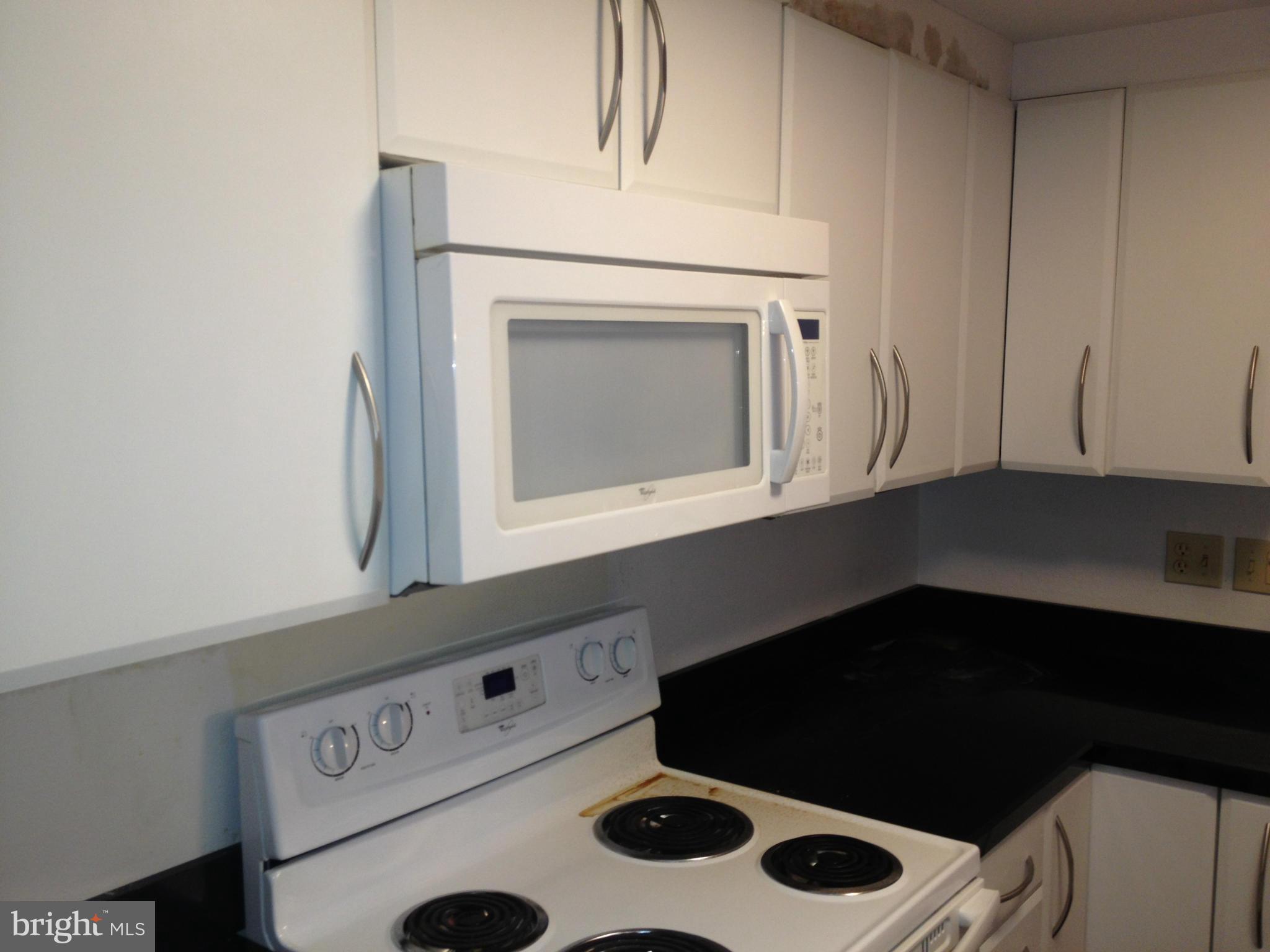 6101 Edsall Road, Unit 310 Alexandria, VA 22304 - Photo 5 of 10 Kitchen