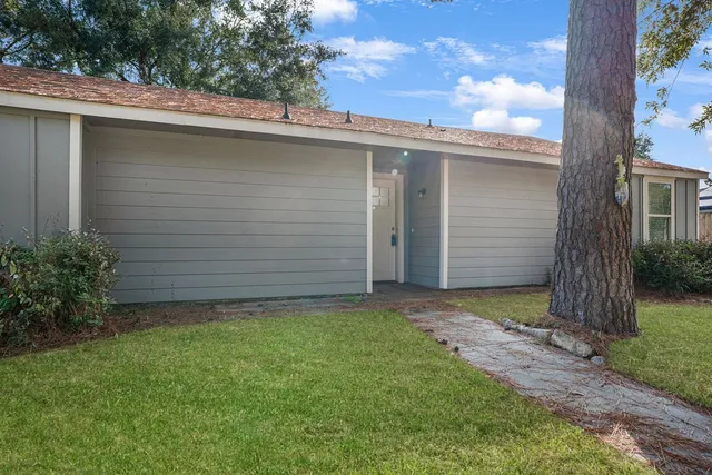 a view of a backyard of the house