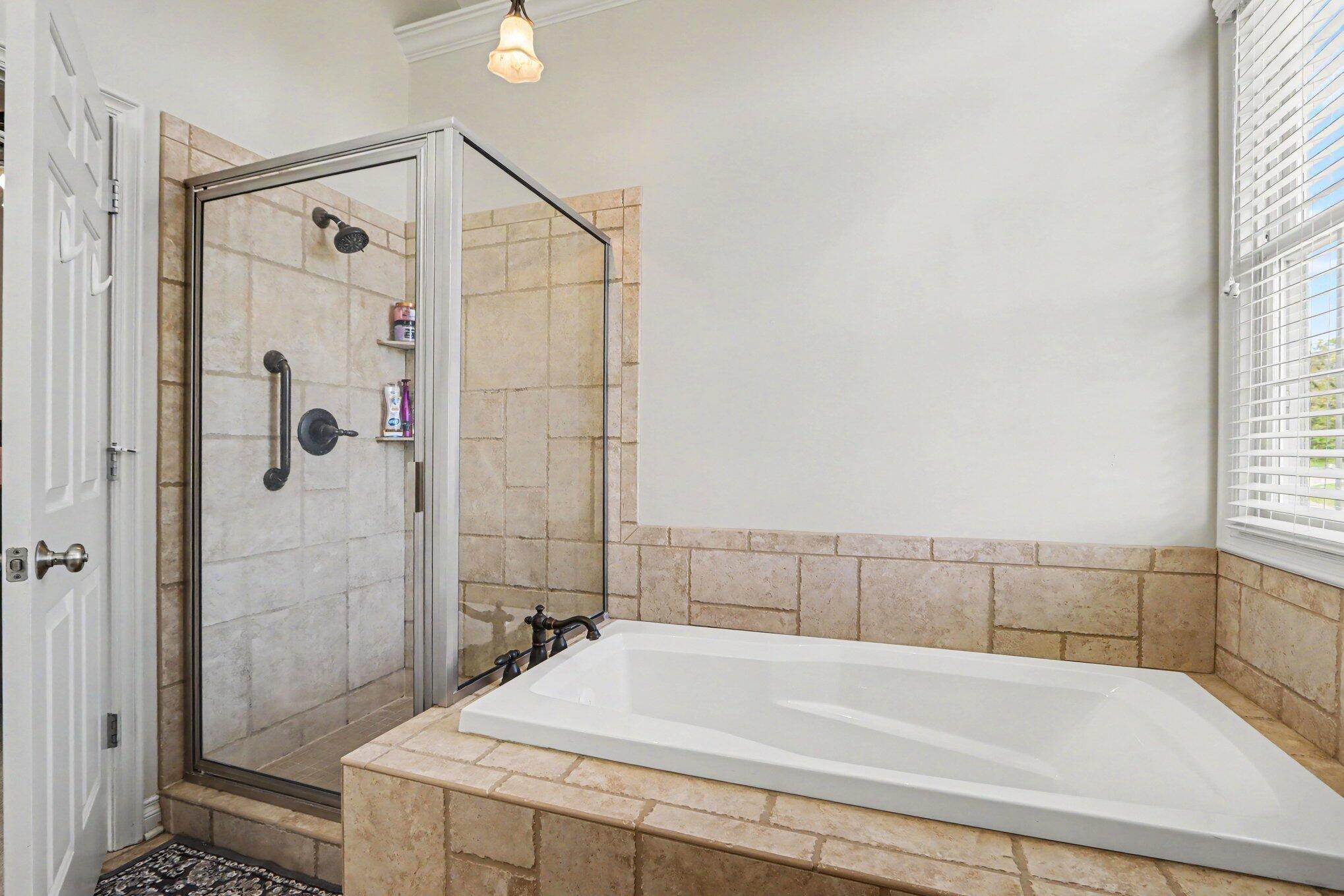 7928 Spring Haven Kalamazoo, MI 49009 - Photo 26 of 36 PRIMARY BATH WITH TUB