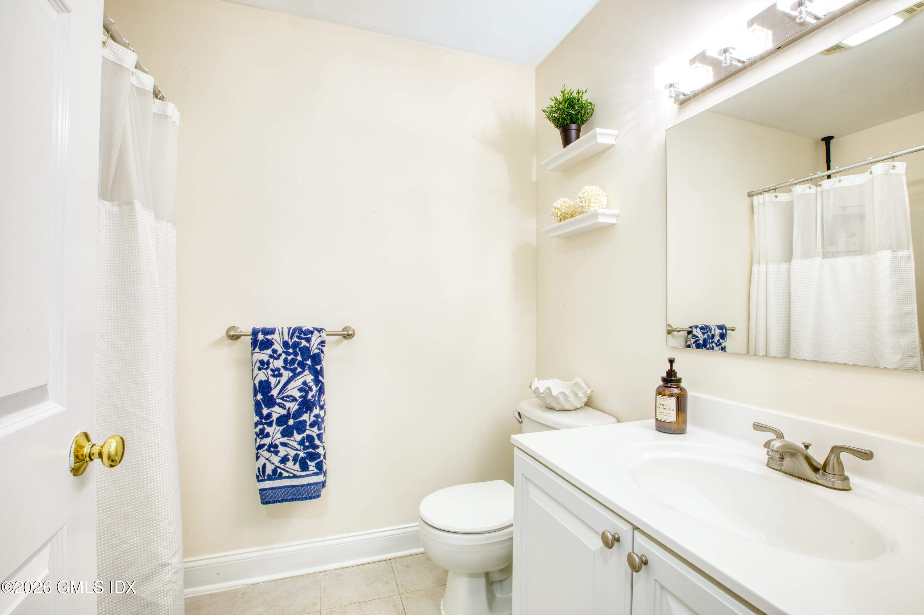 39 Maple Tree Avenue, Unit 40 Stamford, CT 06906 - Photo 16 of 22 39 Maple tree full bath