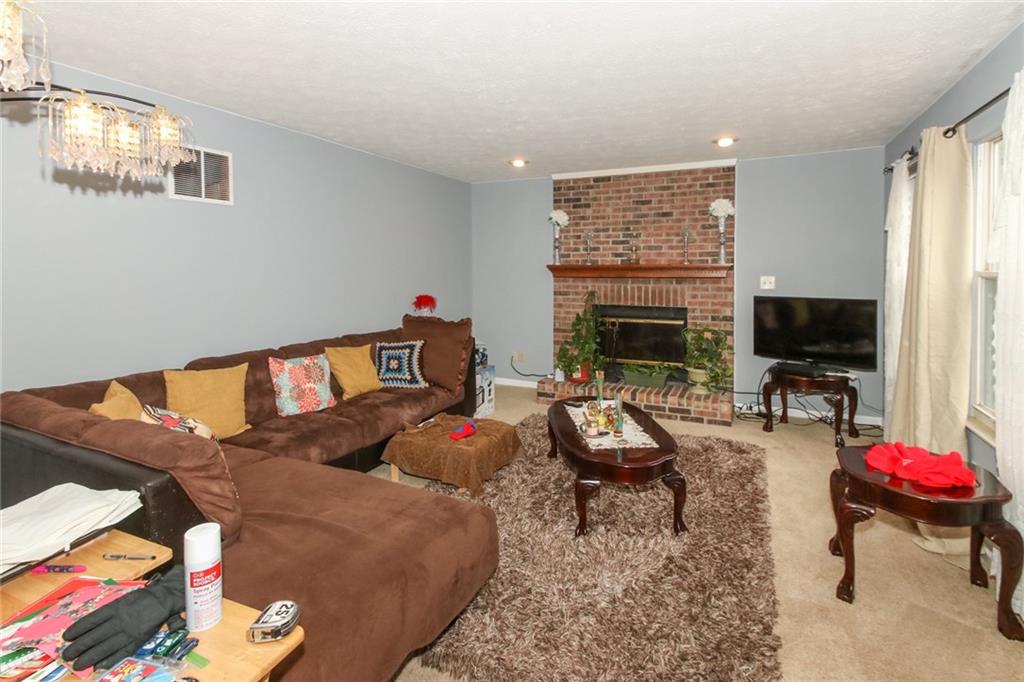 8365 Castle Ridge Lane Indianapolis, IN 46256 - Photo 4 of 22 Gallery Image 4