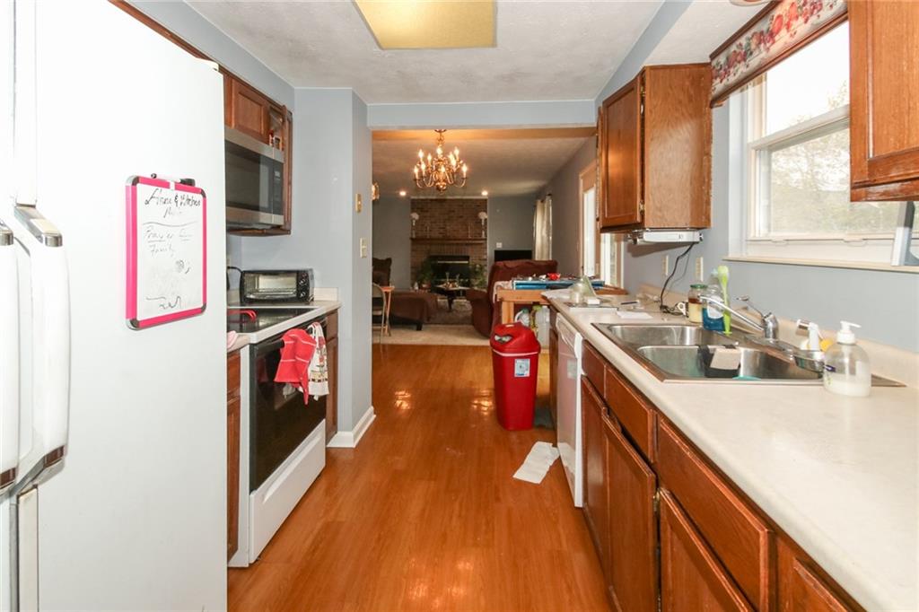 8365 Castle Ridge Lane Indianapolis, IN 46256 - Photo 7 of 22 Gallery Image 7