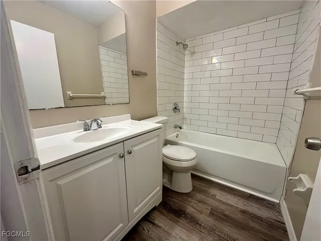 $1,350 | 829 Gleason Parkway, Unit 2, Cape Coral, FL 33914