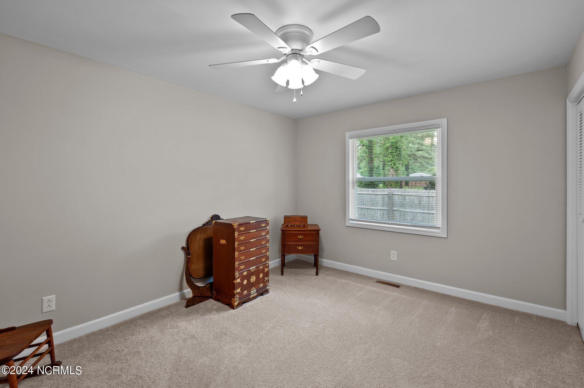 405 Rockledge Road New Bern, NC 28562 - Photo 25 of 35 Third Bedroom