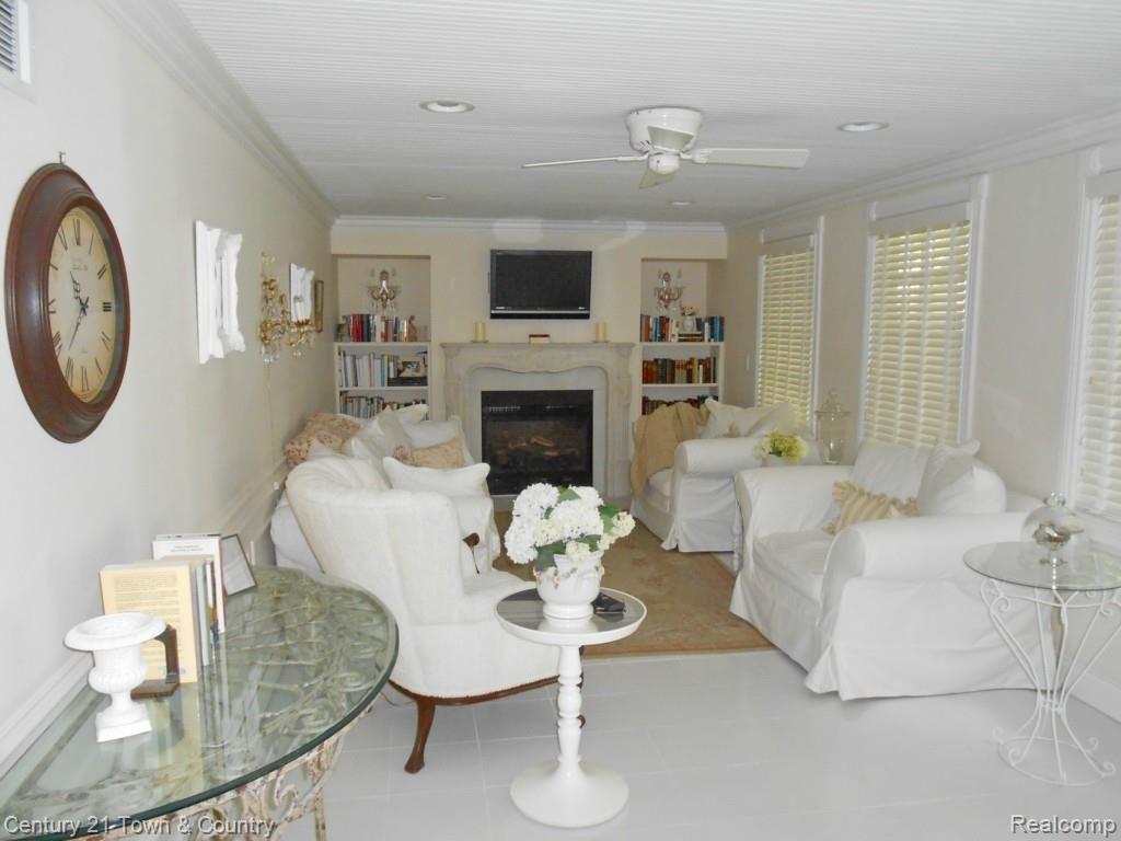 604 Wilwood Road Rochester, MI 48309 - Photo 19 of 48 Fam Rm 1.jpg