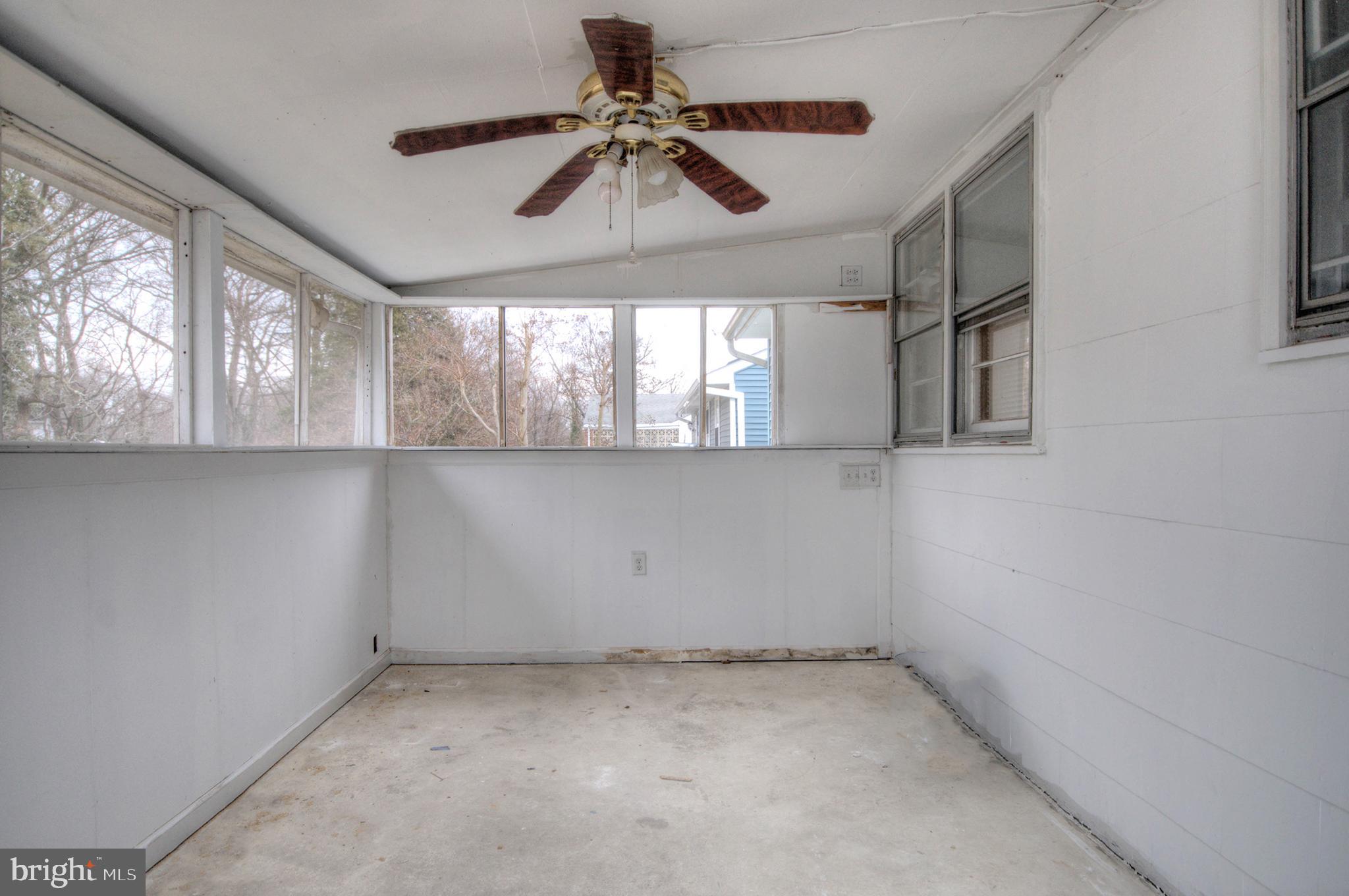 32 Fairmount Avenue Lindenwold, NJ 08021 - Photo 33 of 37 an empty room with windows