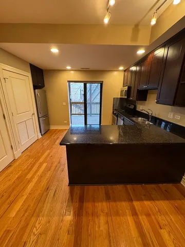 $1,800 | 1640 West Fargo Avenue, Unit 101, Chicago, IL 60626