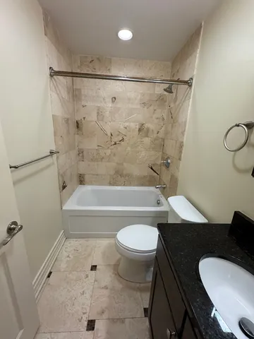 $1,800 | 1640 West Fargo Avenue, Unit 101, Chicago, IL 60626