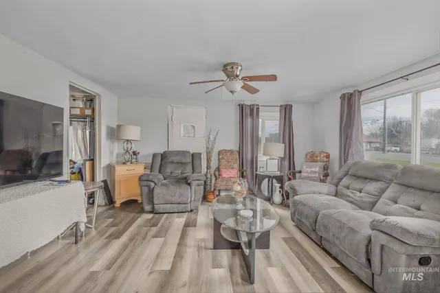 $218,000 | 107 Southeast 5th Avenue, Ontario, OR 97914