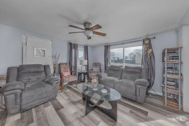 $218,000 | 107 Southeast 5th Avenue, Ontario, OR 97914