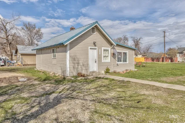 $218,000 | 107 Southeast 5th Avenue, Ontario, OR 97914