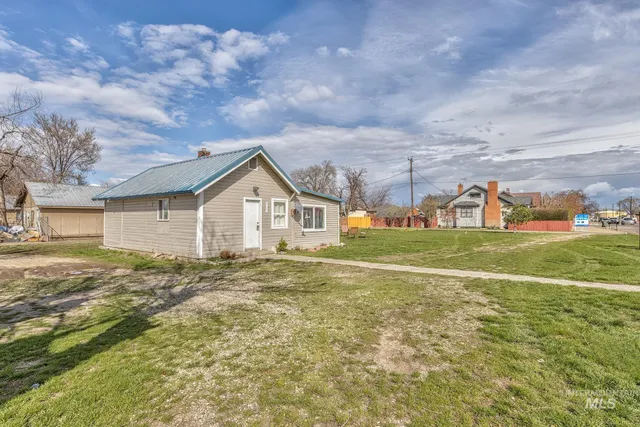 $218,000 | 107 Southeast 5th Avenue, Ontario, OR 97914