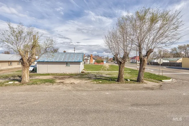 $218,000 | 107 Southeast 5th Avenue, Ontario, OR 97914