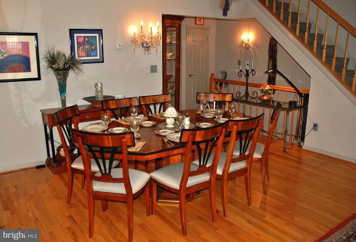 36 Dawn View Court Silver Spring, MD 20904 - Photo 2 of 27 Dining Room