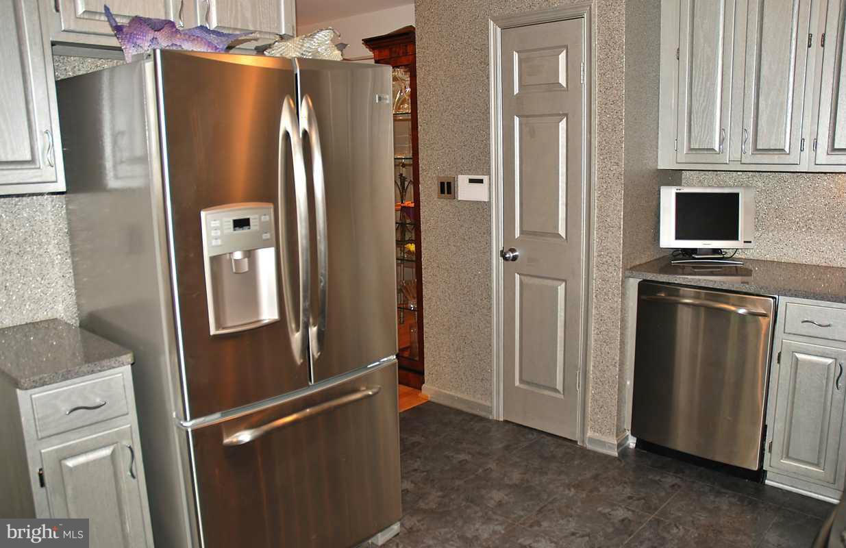 36 Dawn View Court Silver Spring, MD 20904 - Photo 7 of 27 Kitchen