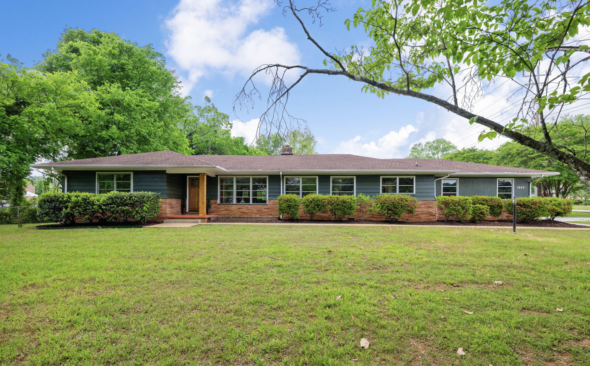 1847 Hickory Valley Road Chattanooga, TN 37421 - Photo 1 of 52 2-web-or-mls-DSC_9247