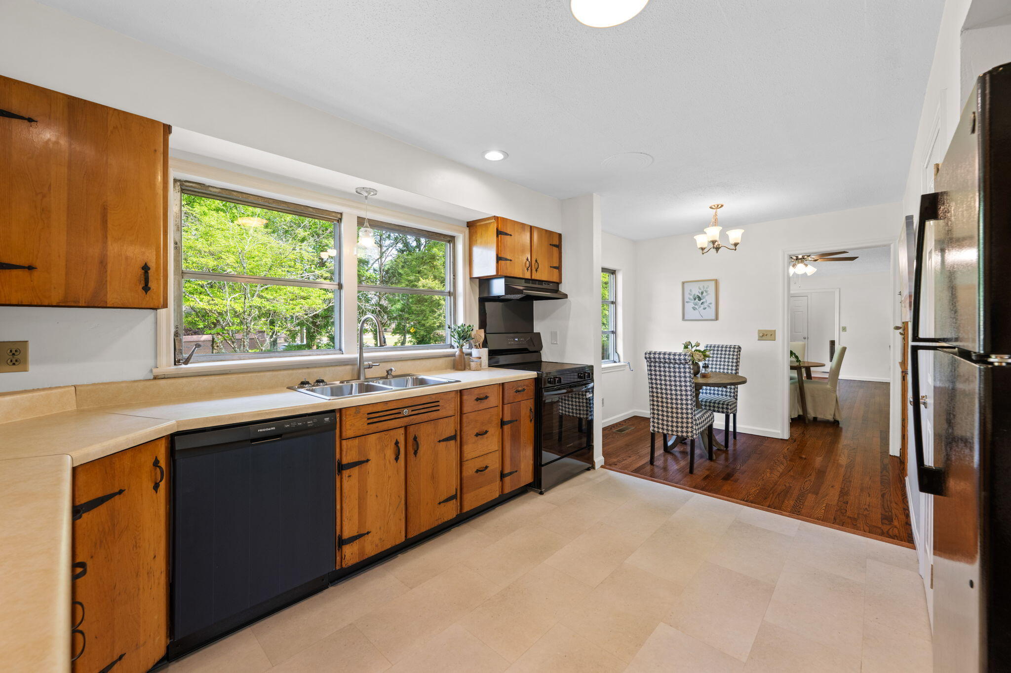 1847 Hickory Valley Road Chattanooga, TN 37421 - Photo 16 of 52 26-web-or-mls-DSC_9328
