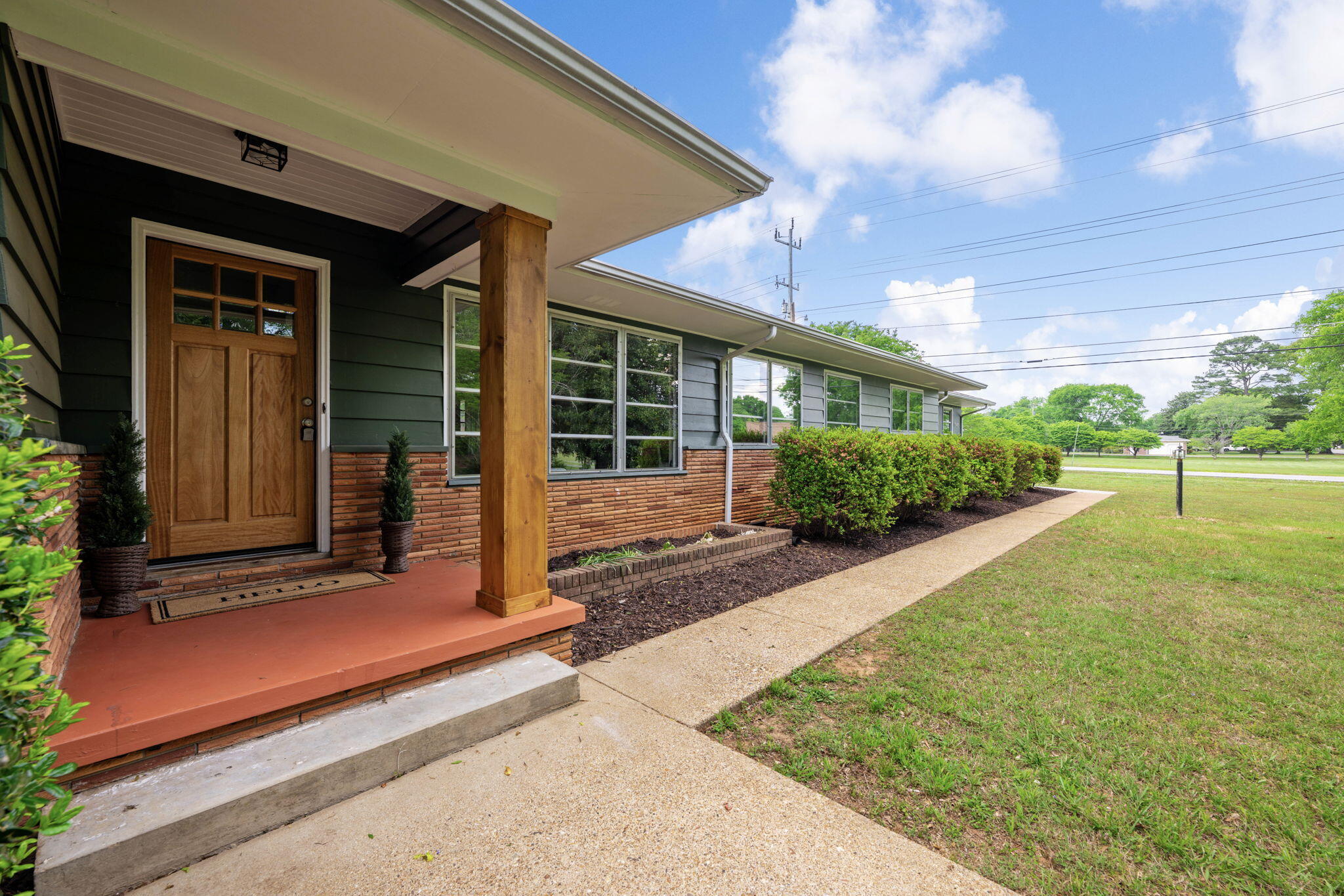 1847 Hickory Valley Road Chattanooga, TN 37421 - Photo 4 of 52 6-web-or-mls-DSC_9249