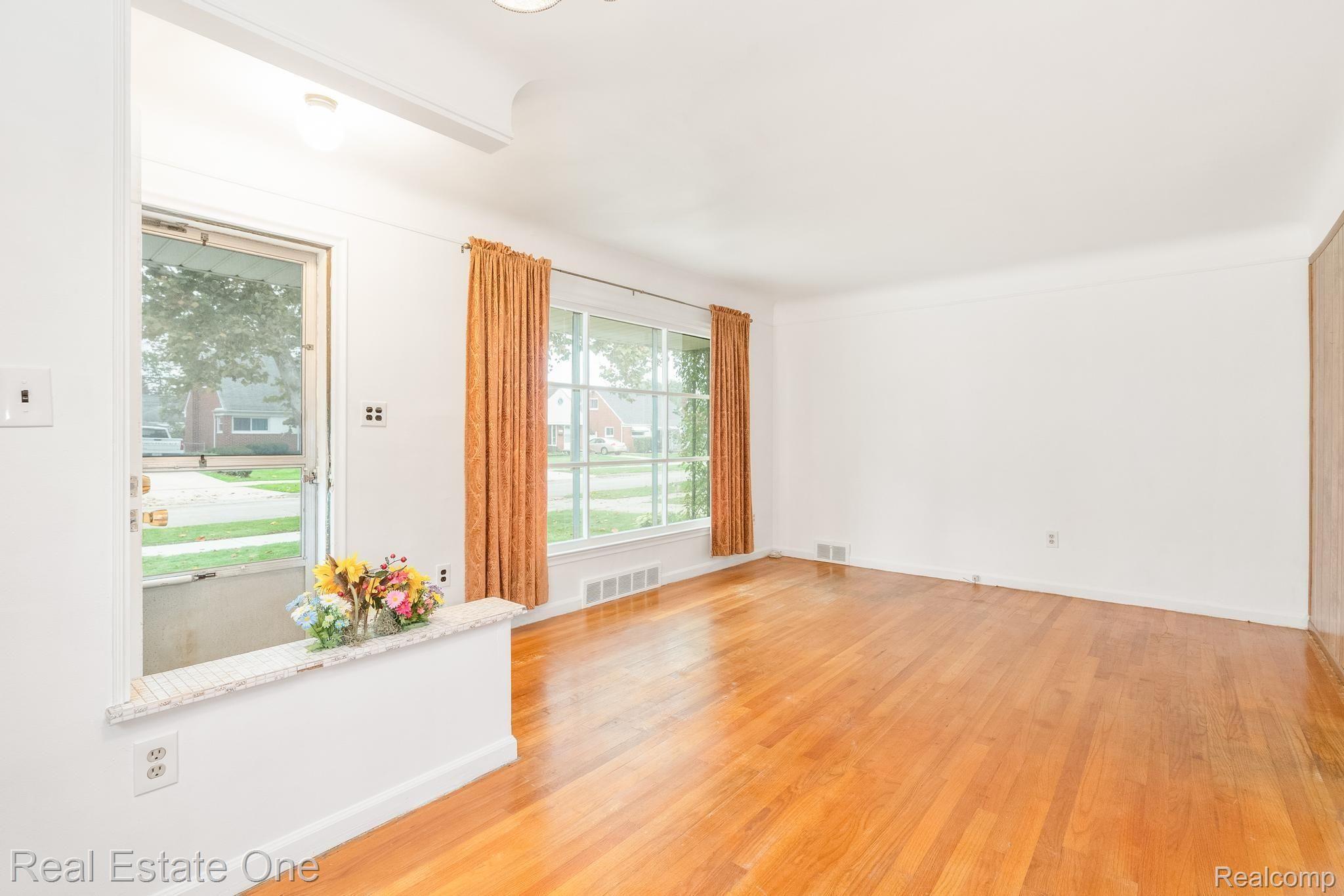 7606 Harding Street Taylor, MI 48180 - Photo 9 of 30 7606 Harding StTaylor, MI 48180-4342.jpg