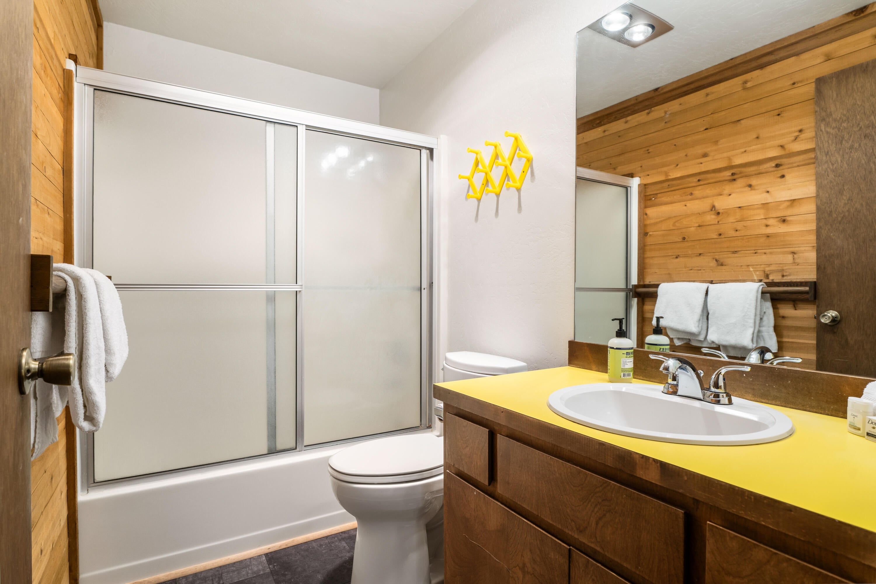 70770 Bitter Root Black Butte Ranch, OR 97759 - Photo 11 of 19 19-Bathroom