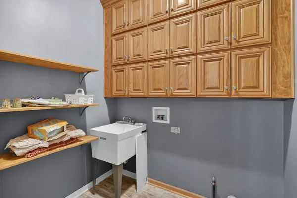 $469,900 | 412 Rainbow Drive, Sleepy Hollow, IL 60118