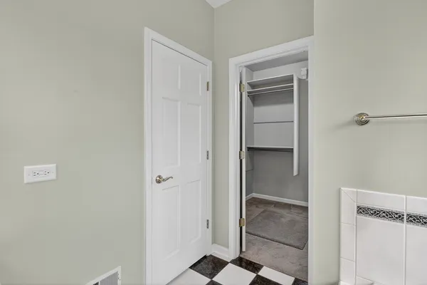 $469,900 | 412 Rainbow Drive, Sleepy Hollow, IL 60118