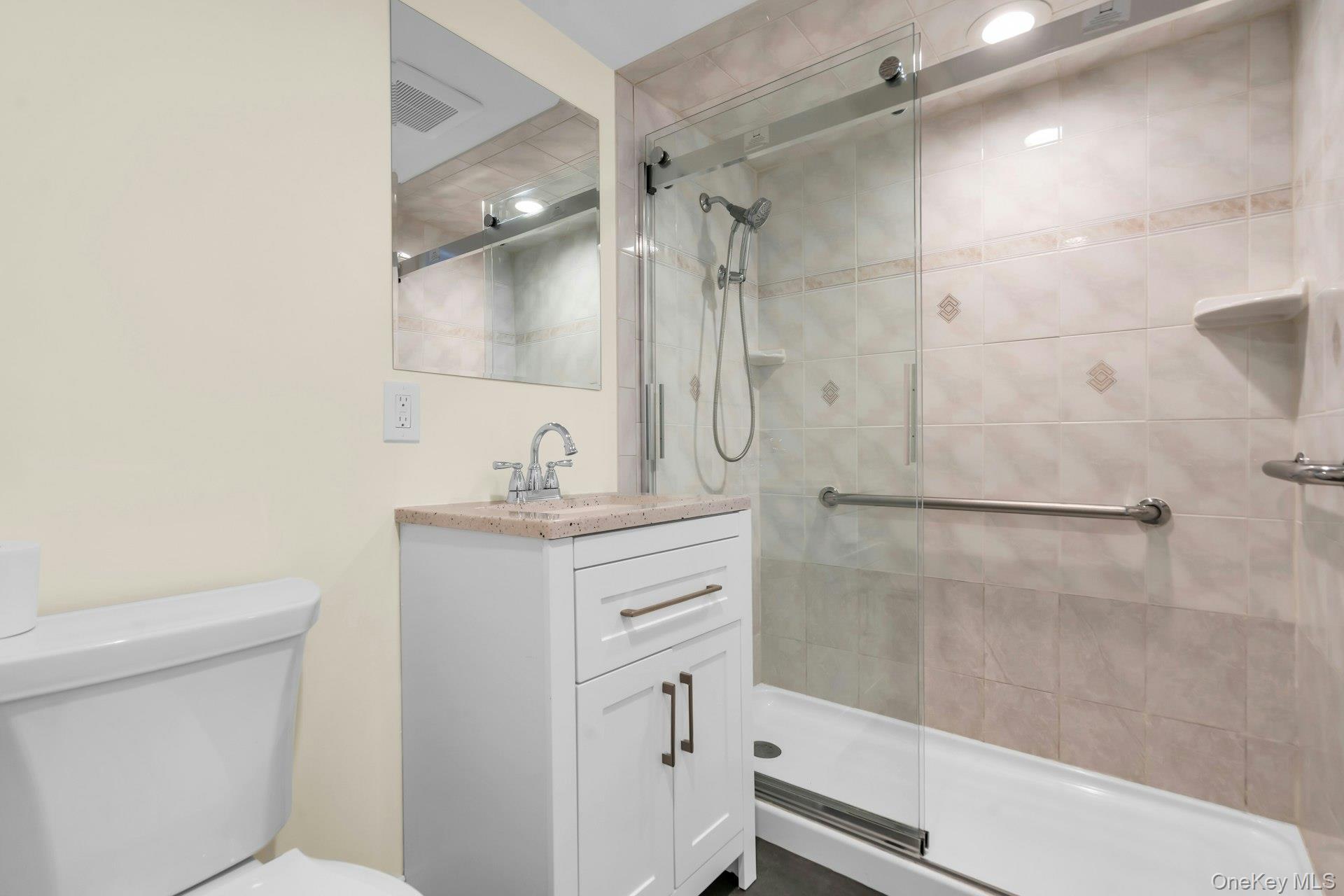 69 Edgewood Road, Unit B Port Washington, NY 11050 - Photo 10 of 13 Gallery Image 10