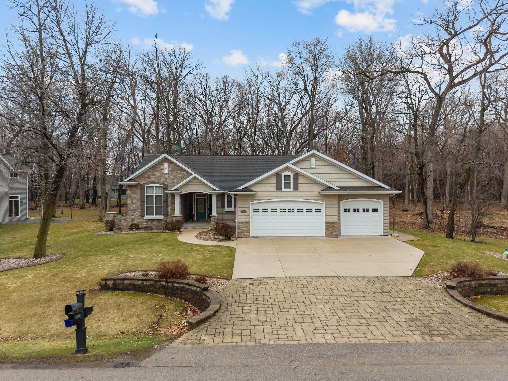 4231 Westview Lane Oshkosh, WI 54904 - Photo 3 of 68