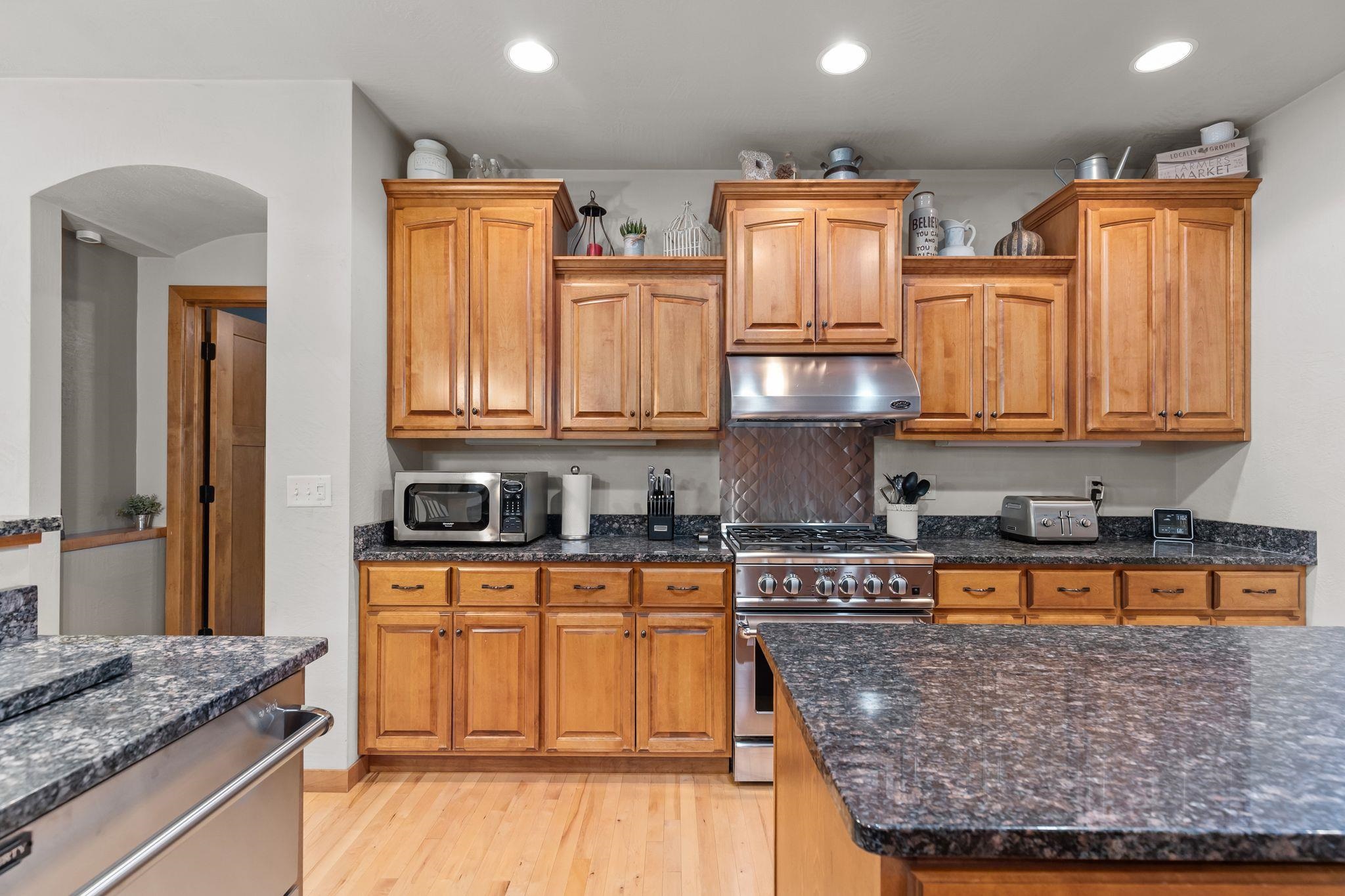 4231 Westview Lane Oshkosh, WI 54904 - Photo 10 of 68