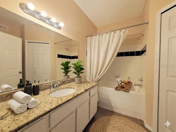 $1,599 | 6029 Westgate Drive, Unit 712, Orlando, FL 32835