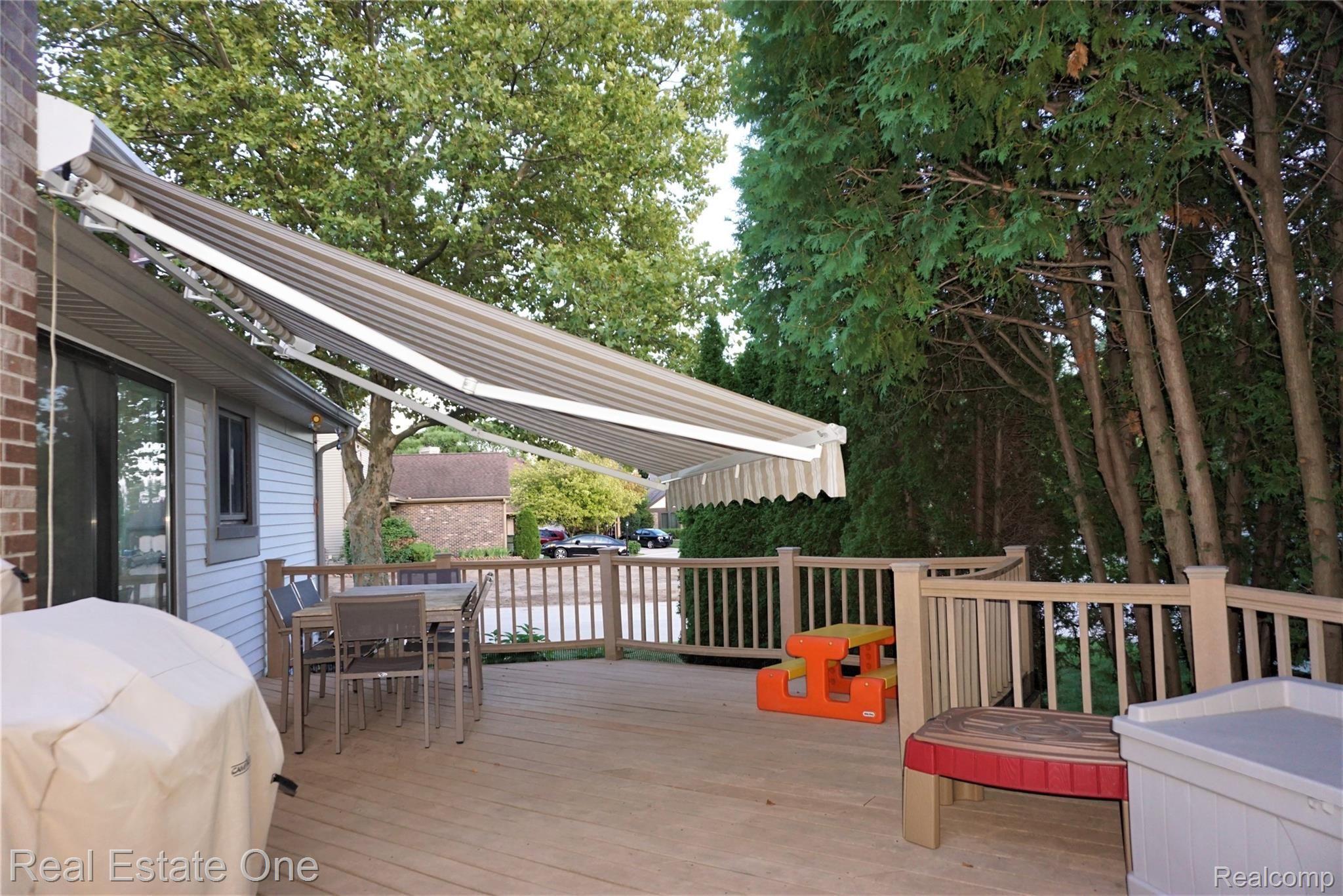 1572 Colony Drive Rochester, MI 48307 - Photo 29 of 35 DSC02074 (2).JPG