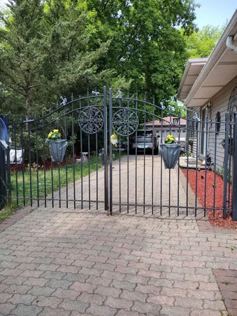 a view of a dinning room with wooden fence