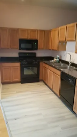 $290,000 | 950 West Leland Avenue, Unit 305, Chicago, IL 60640