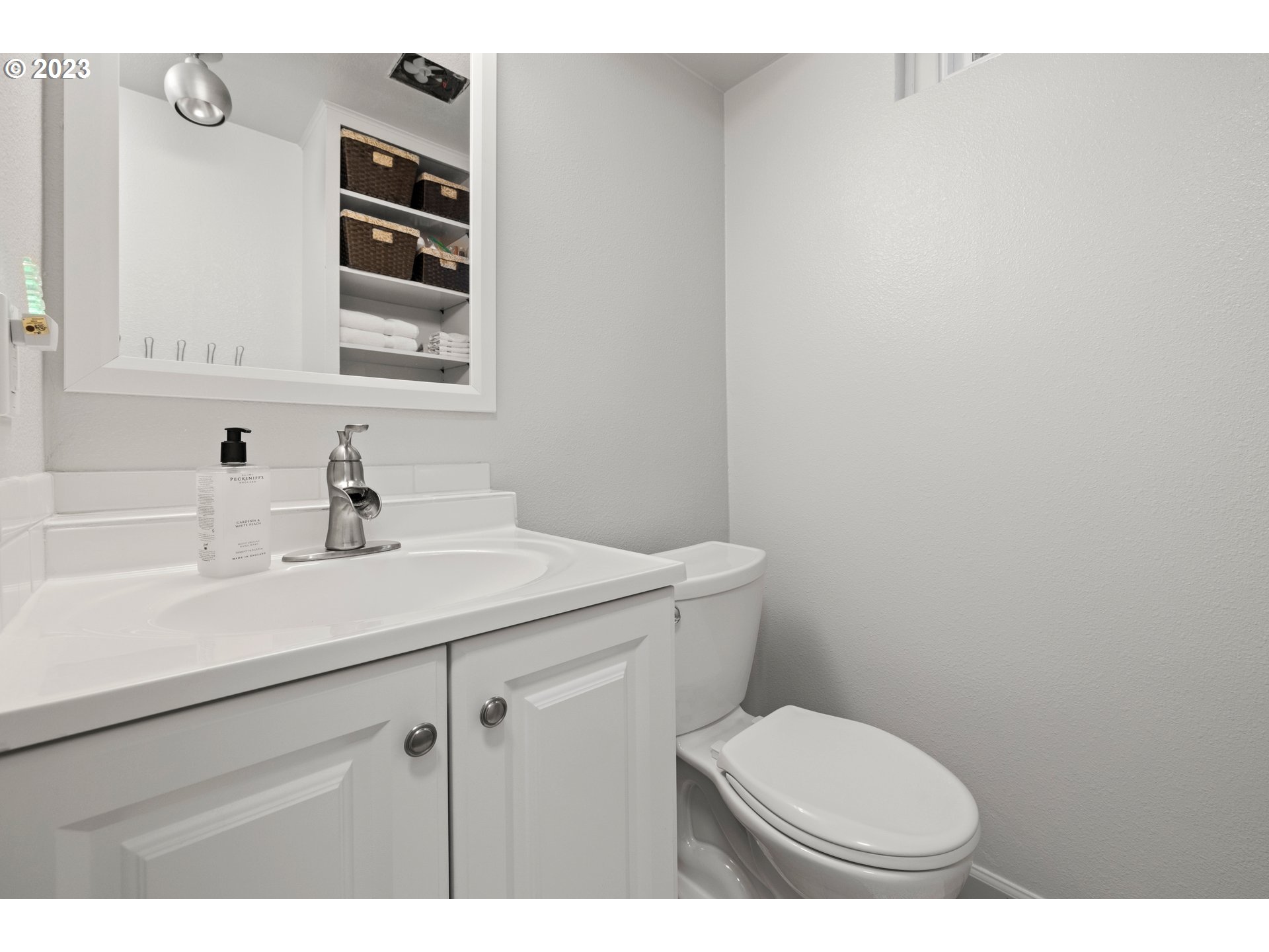 11625 Southwest Ridgecrest Drive Beaverton, OR 97008 - Photo 26 of 38 Bathroom