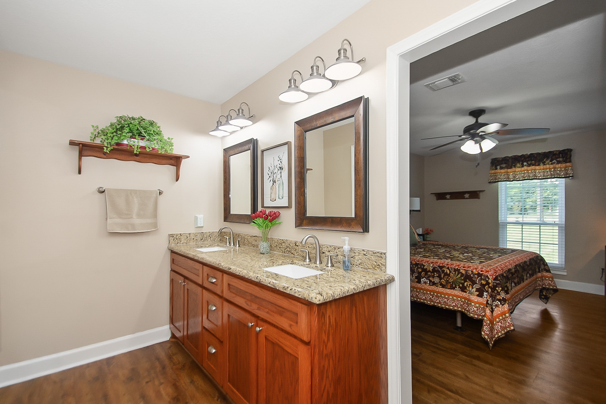 9112 Pilgrim Circle Rosharon, TX 77583 - Photo 15 of 32 Primary Bath double sinks